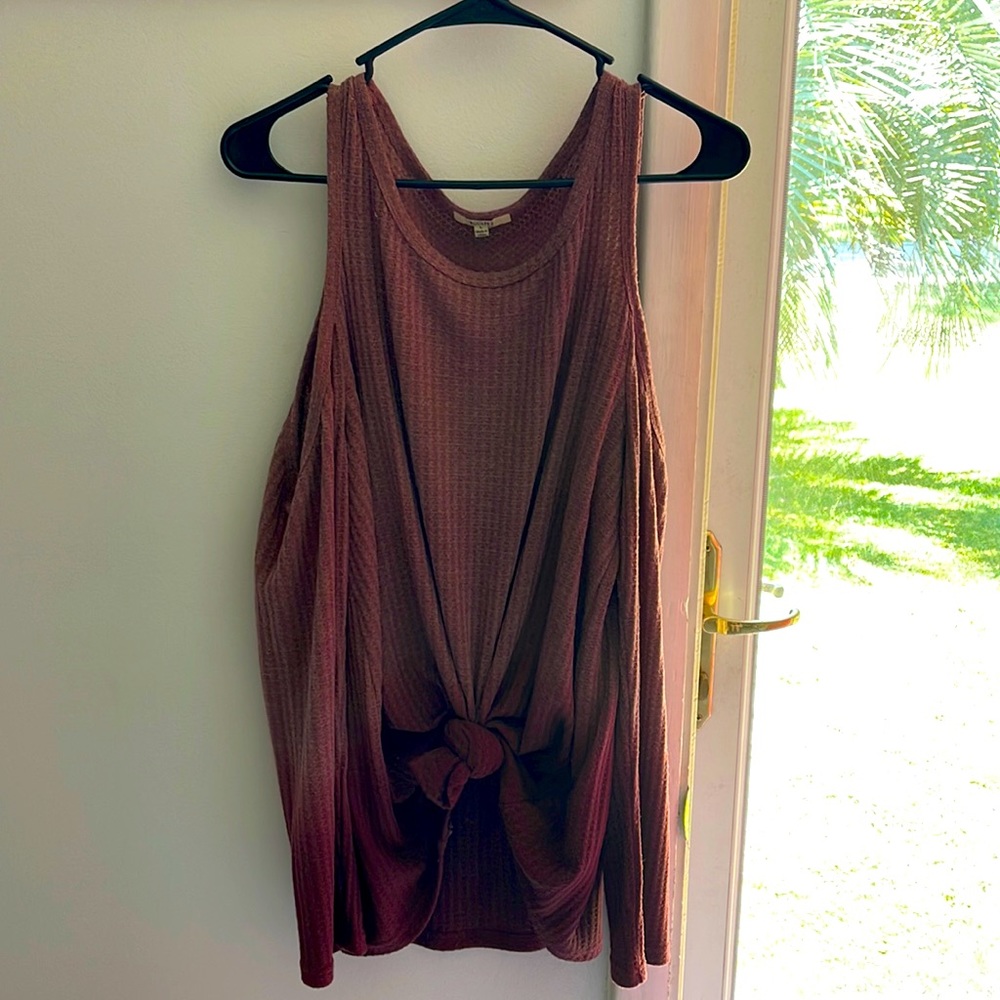 Open Shoulder ombré purple top, super flowy.